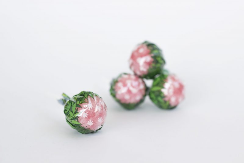 CBWEED-Lollipops-Strawberry