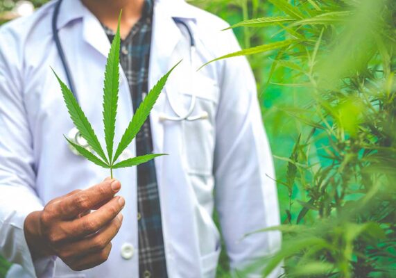 interazioni-farmaci-cannabis-cosa-sapere-medicinali